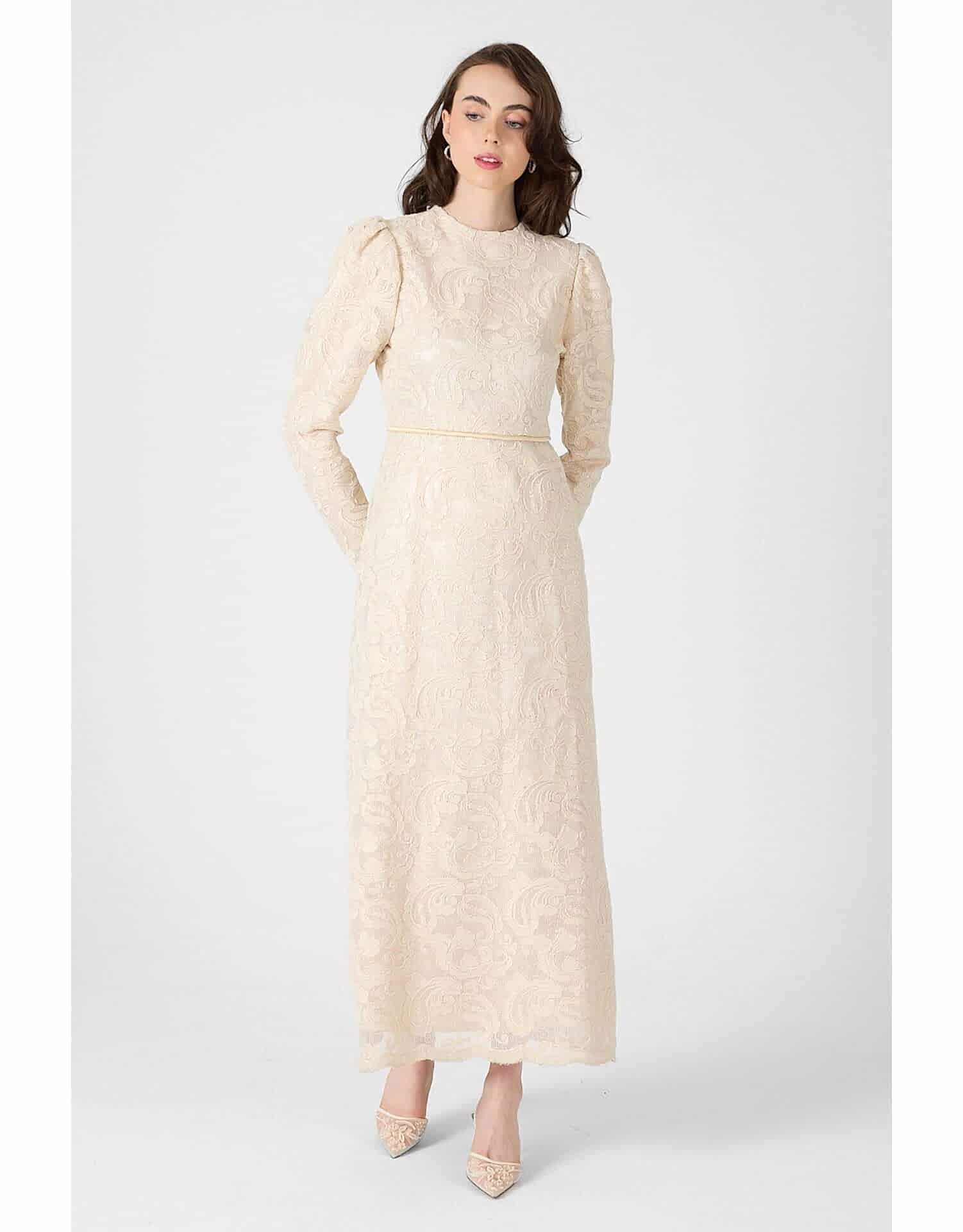 SELVİ ÇETİN ZARİF DANTELLİ ELBİSE BEJ